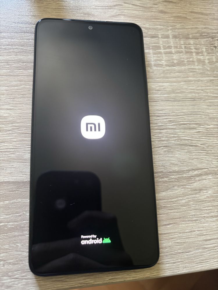Продавам Xiaomi Redmi Note 11 Pro – перфектно състояние + подаръци