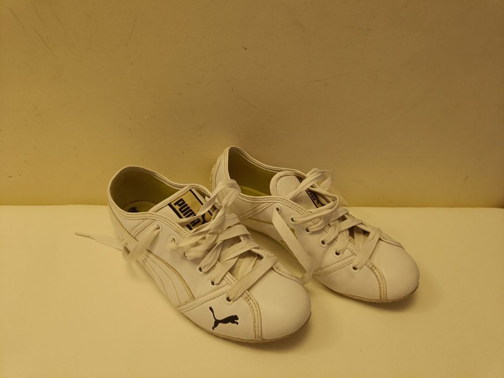 Pantofi Puma albi