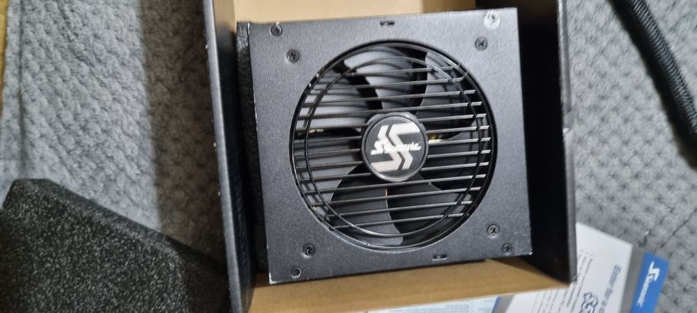 Sursă FOCUX GX 650 W certificare 80% platinium