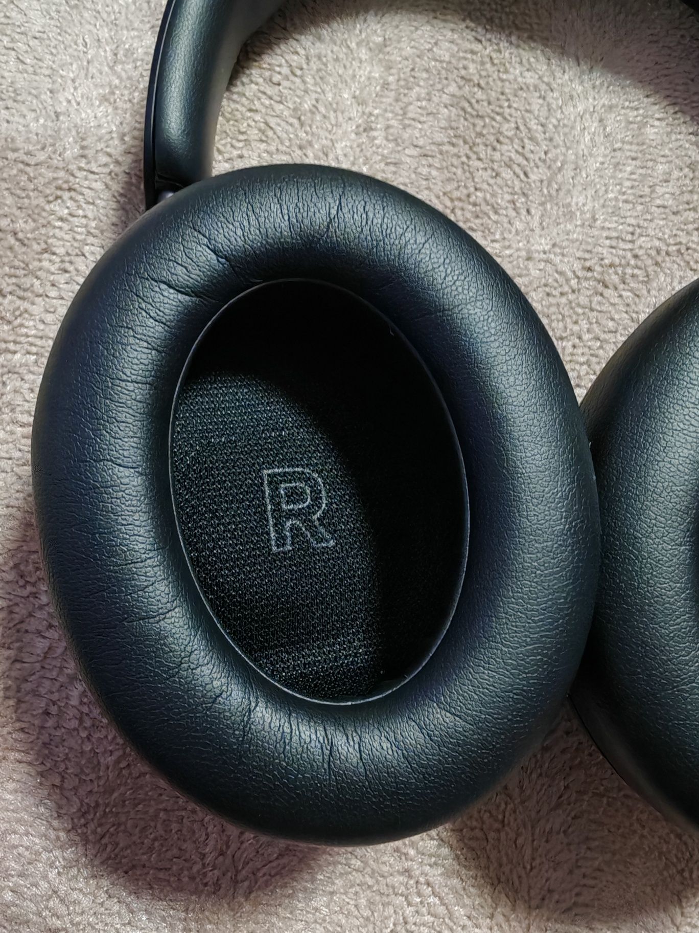 Vând Căști Bose quietcomfort ultra noi.