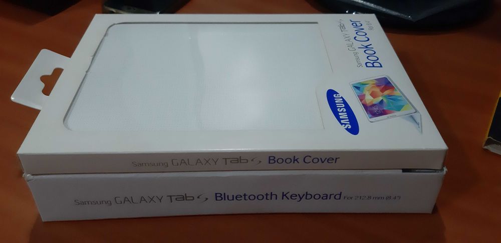 Vand/schimb Samsung Keyboard  bluetooth si Book cover sigilate Tab8,4"