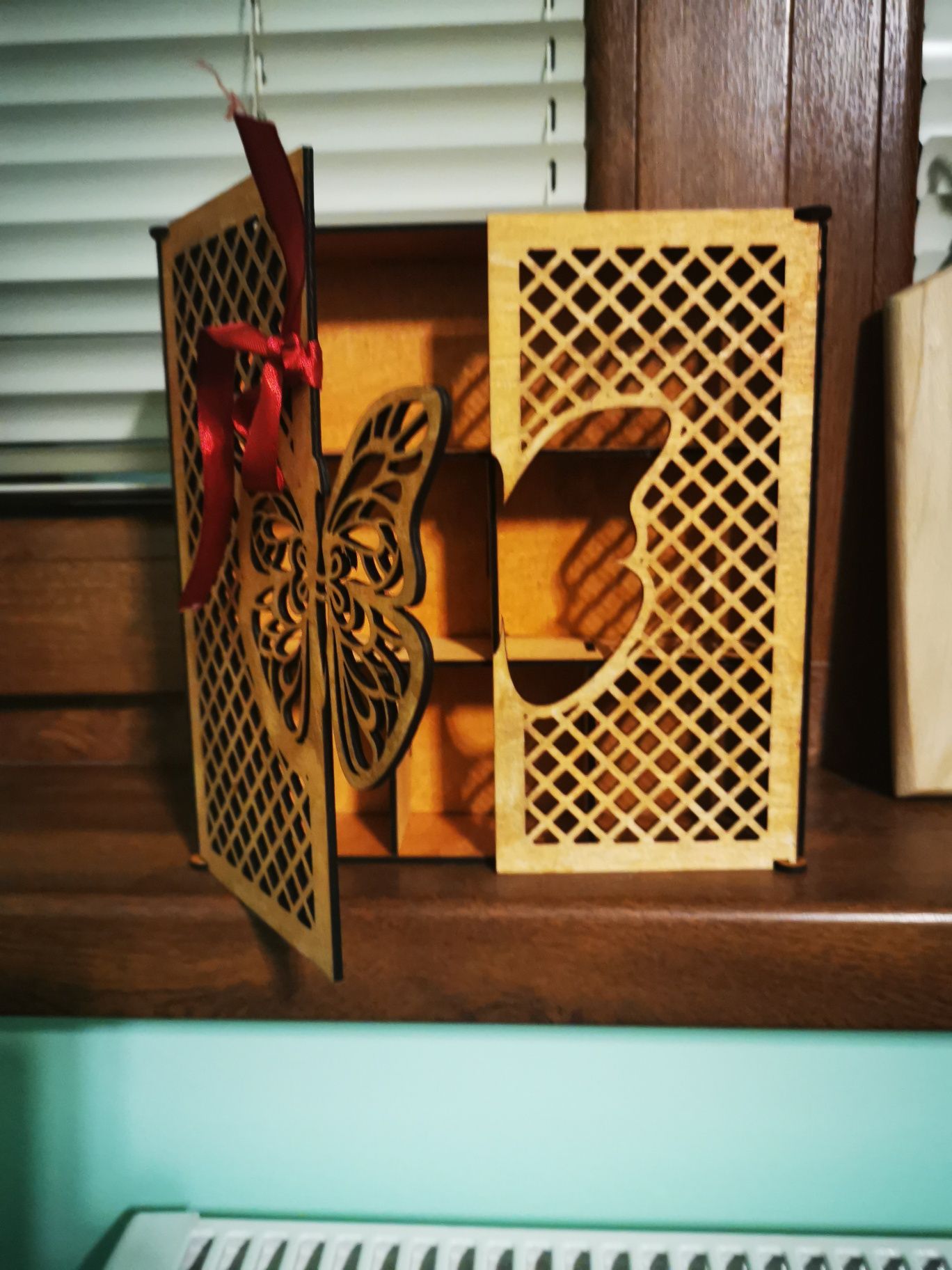 Дървена Кутия за бижута - пеперуда