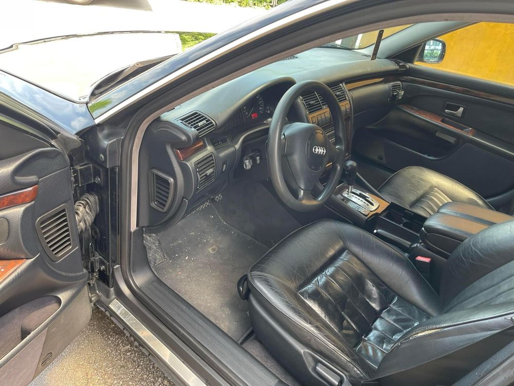 Audi A8 1999година