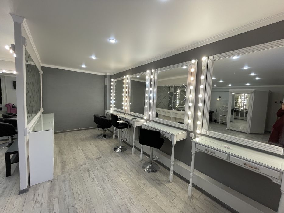 Консоль и зеркало для Визажистов