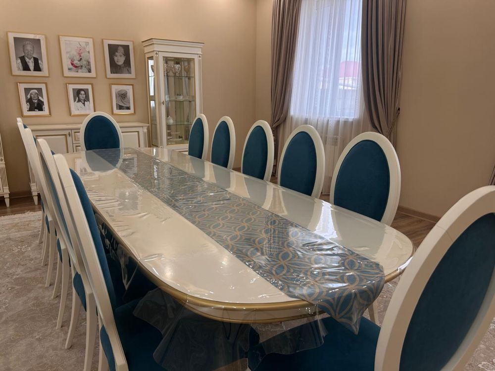Стол и 12 стульев