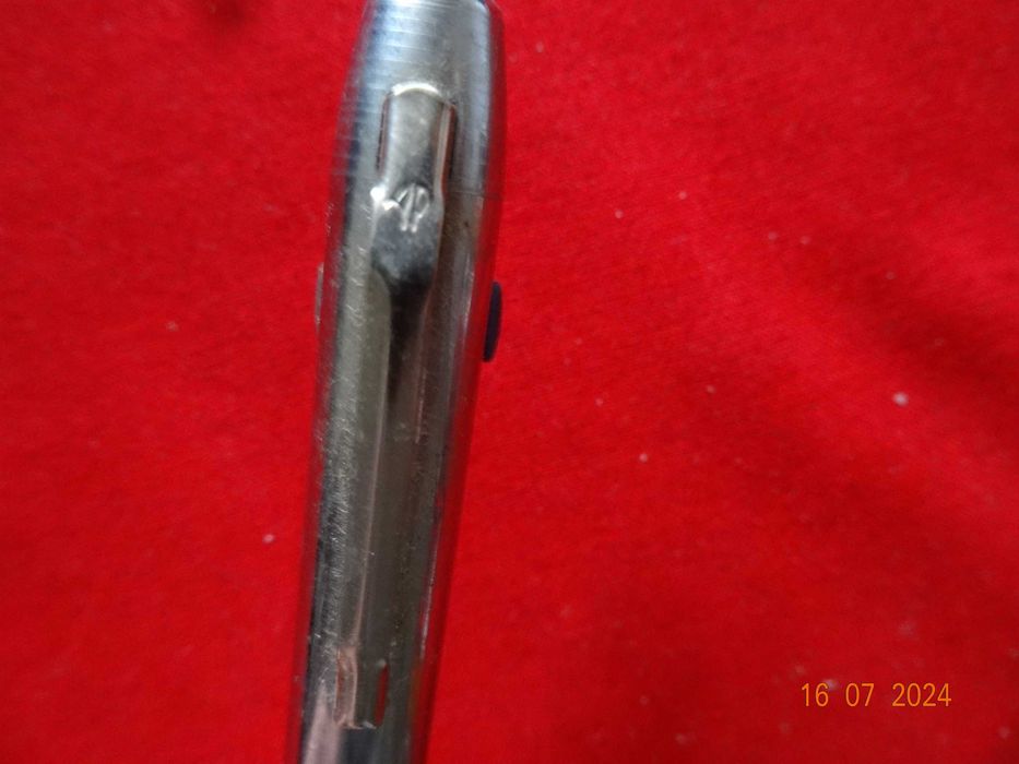 Doua pixuri metalice(cu 4 si 2 culori) ,din anii 1970