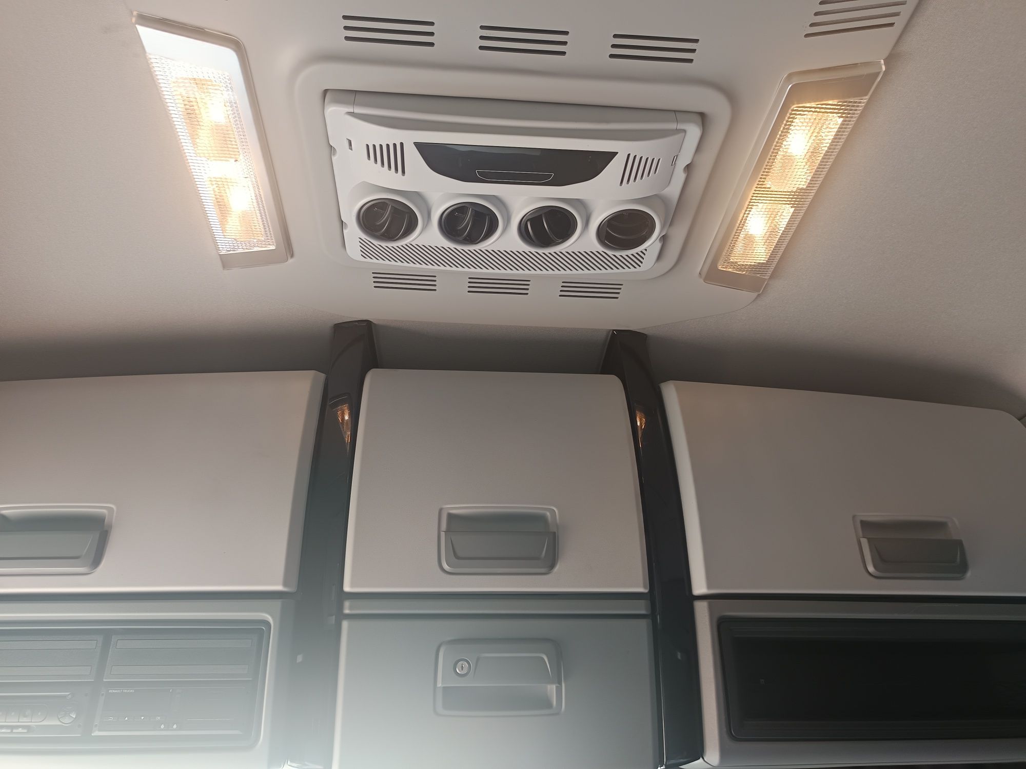 Vând sau schimb Renault T520