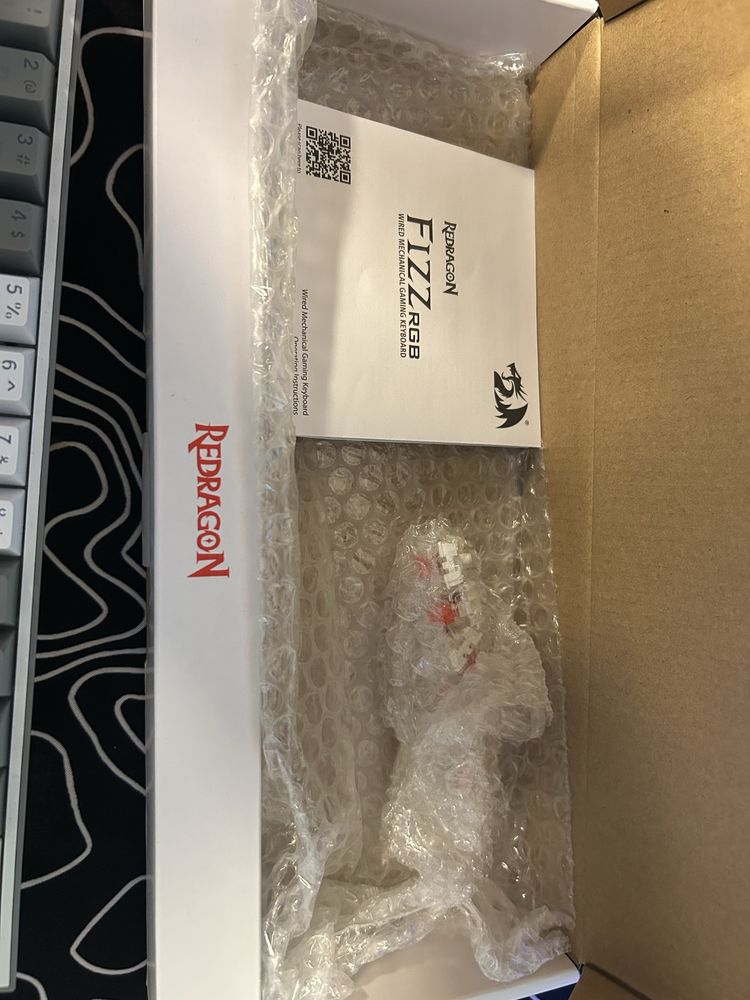 Придавам клавиатура REDRAGON FIZZ RGB