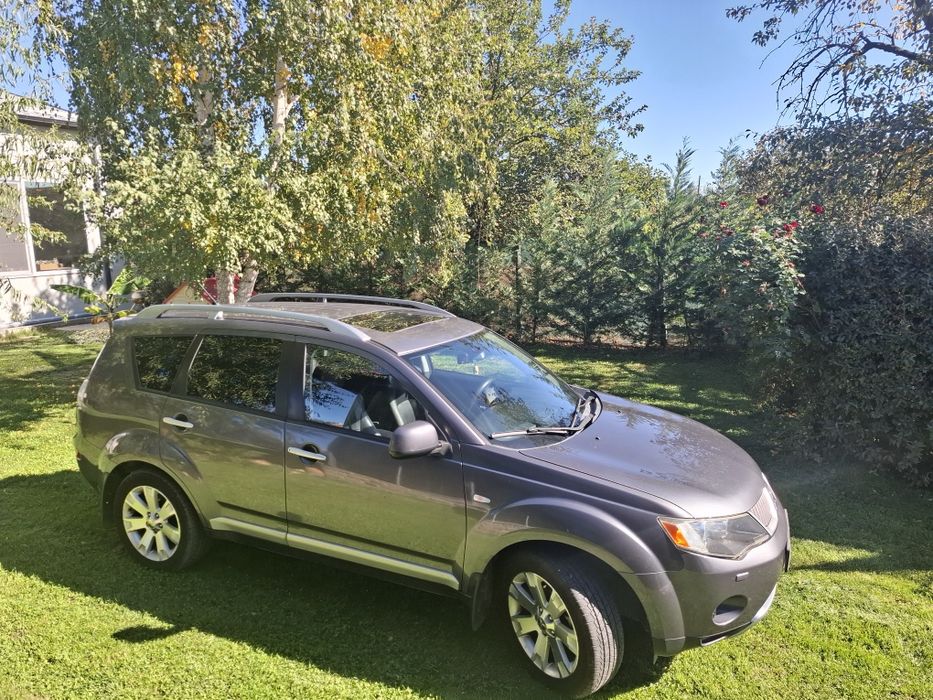 Продавам Mitsubishi Outlander