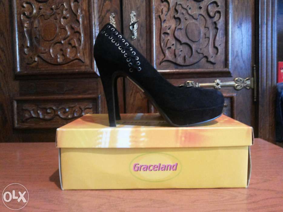 Vând Urgent Pantofi Feminini Eleganți!