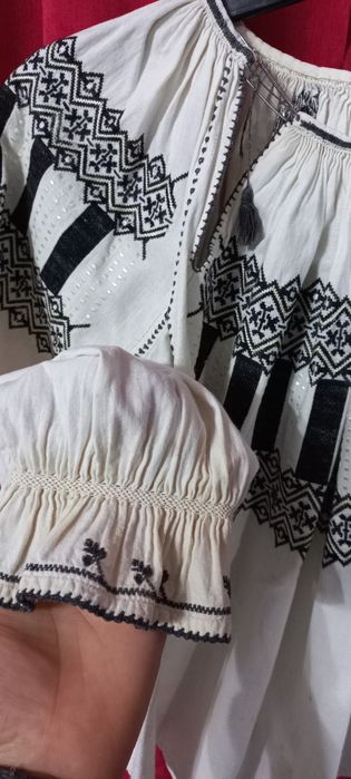 Ie 100% Autentică. 100 de ani