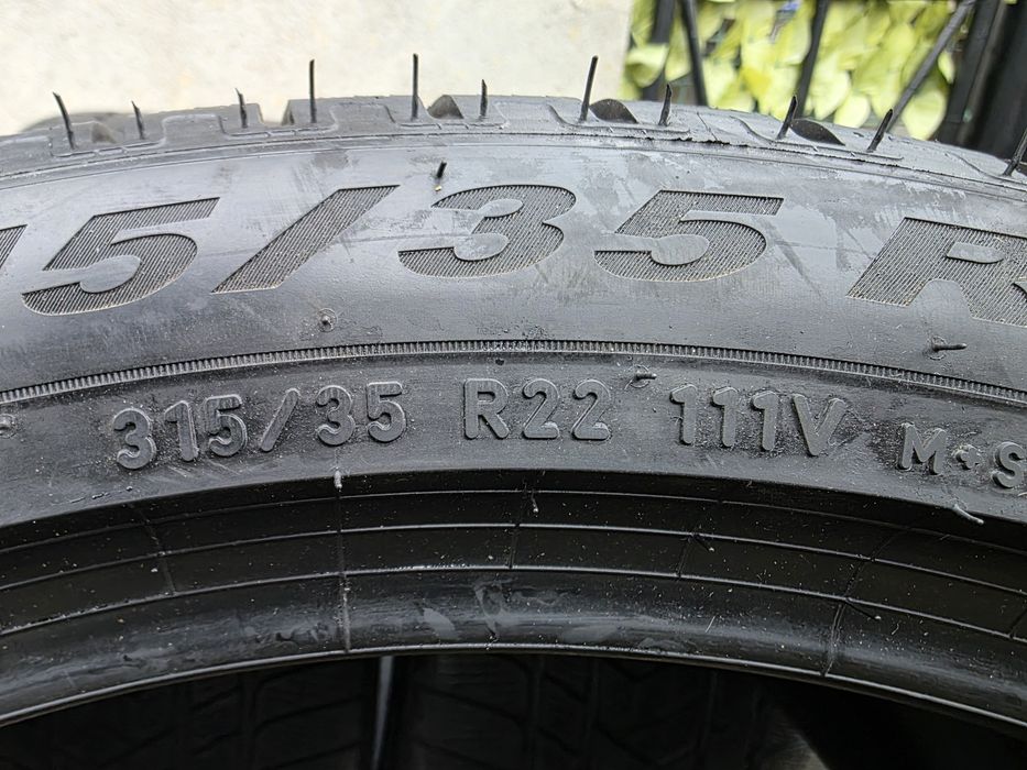 Vând patru anvelope de iarna pirelli 315 35 22/ 275 40 22 dot 4923