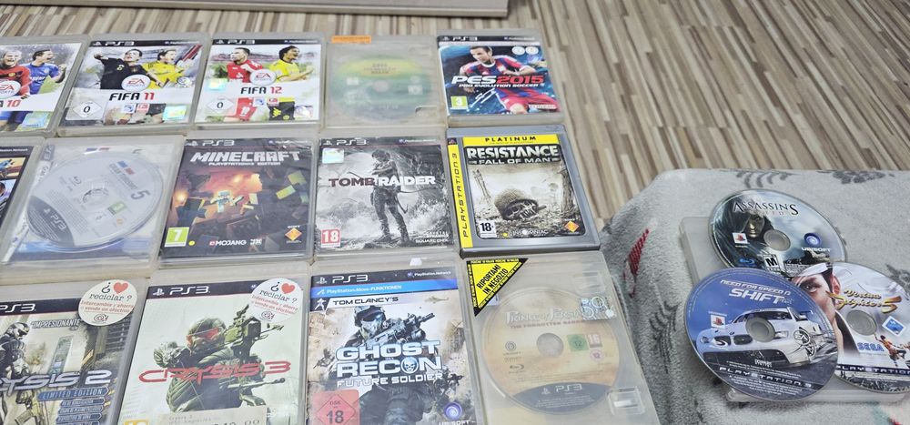 Vand Ps3 complet + jocuri