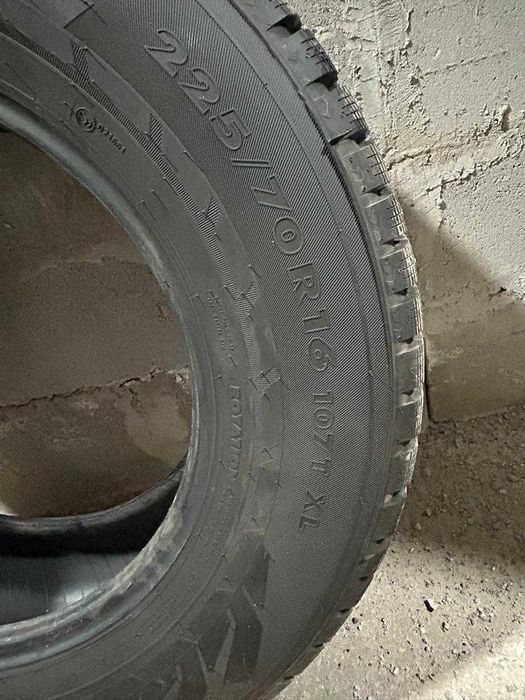 Продается зимняя резина 225/70 R16, шипованная.