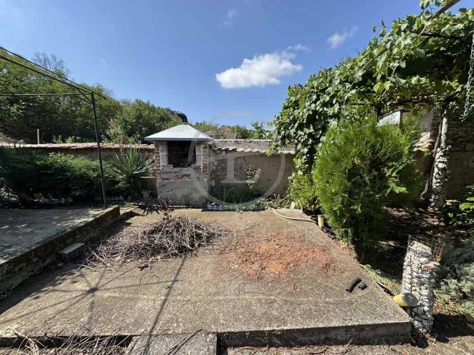 Реф. 2759 Къща с двор с. Нови Извор