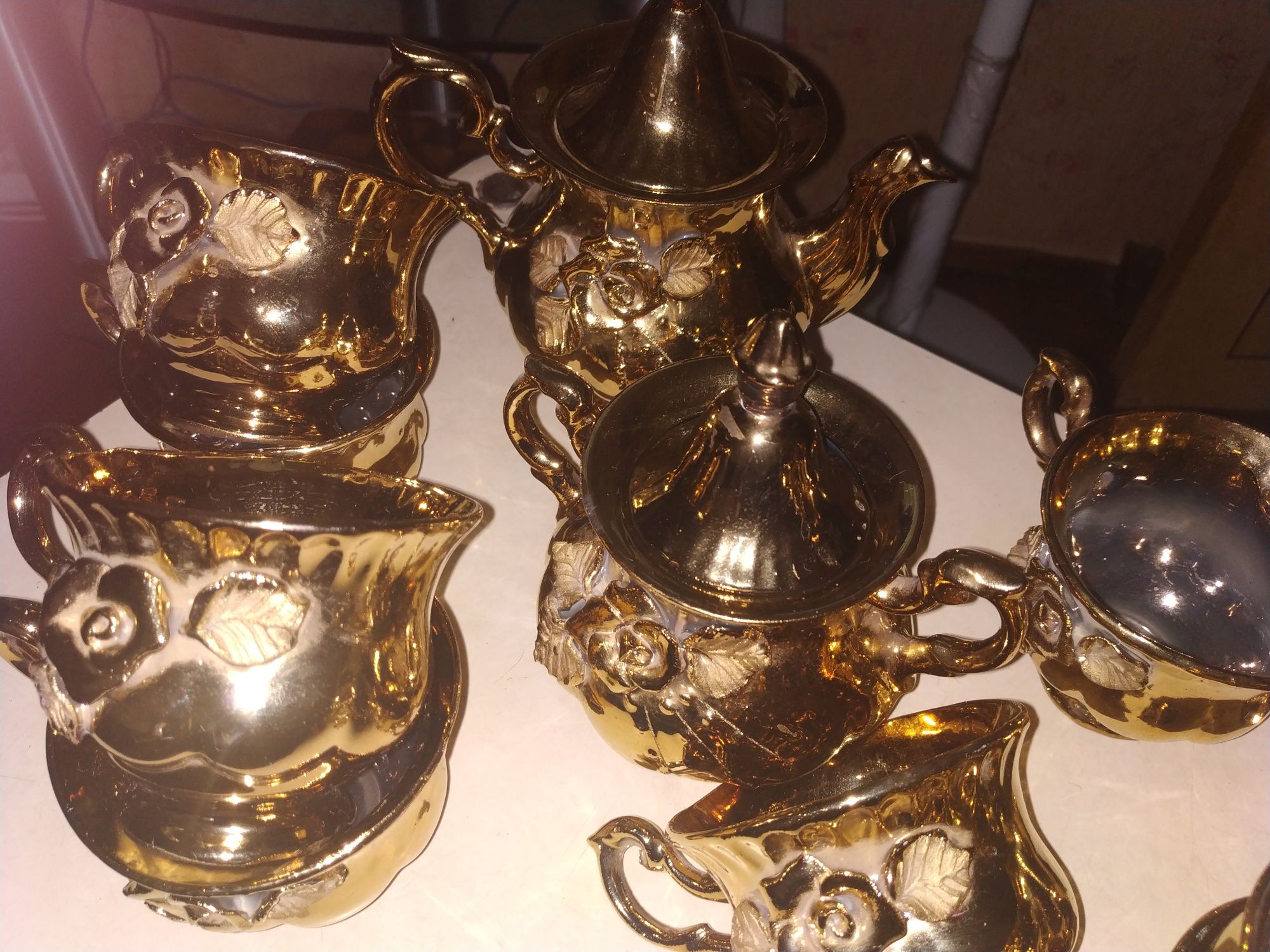 Продам чайный и кофейный сервиз Золотая роза,привезен из Харькова