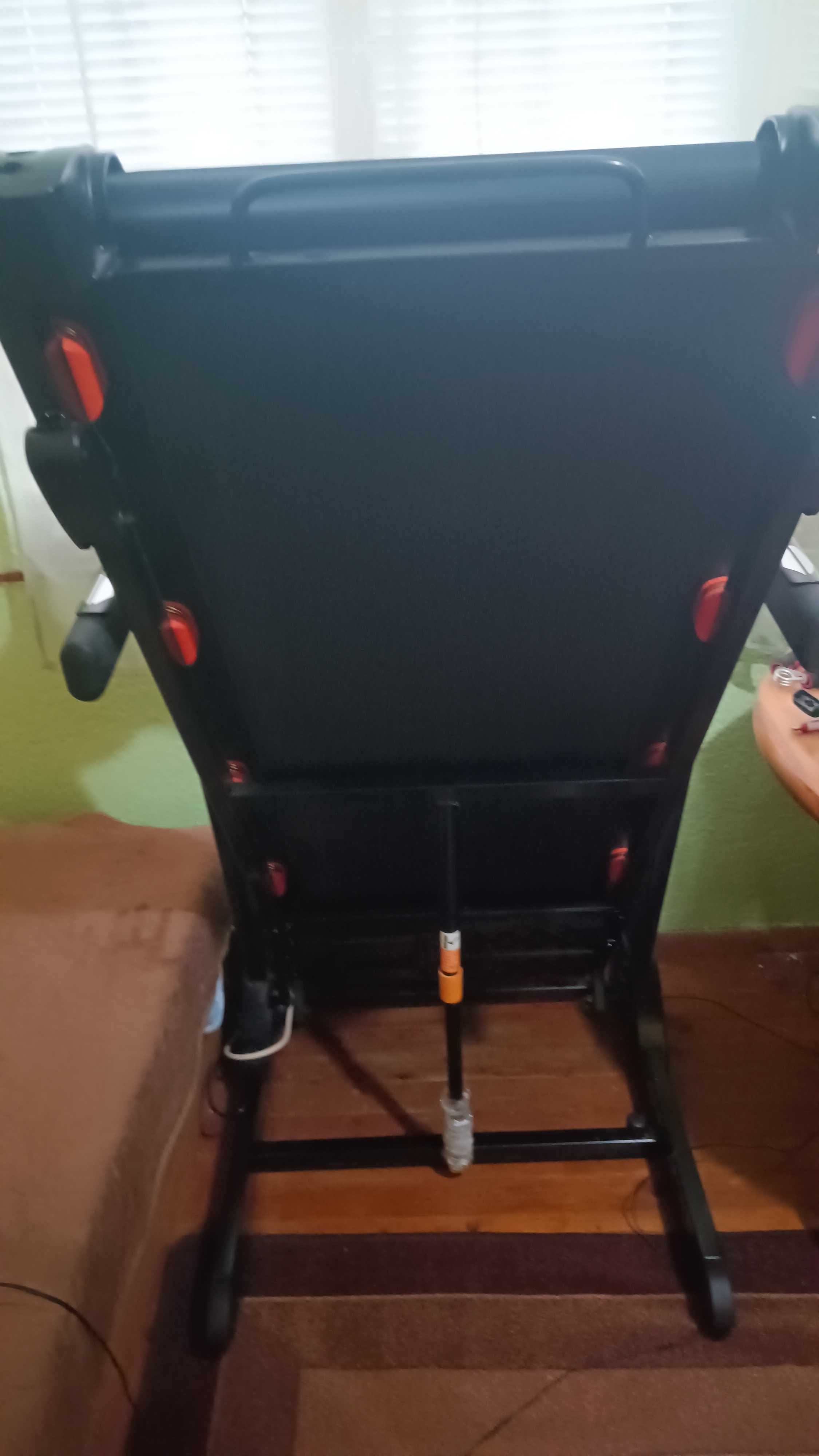Бягаща пътека TECHFIT MT350, Мотор 2 к.с., Скорост 0.8-16 км/ч, 120 кг