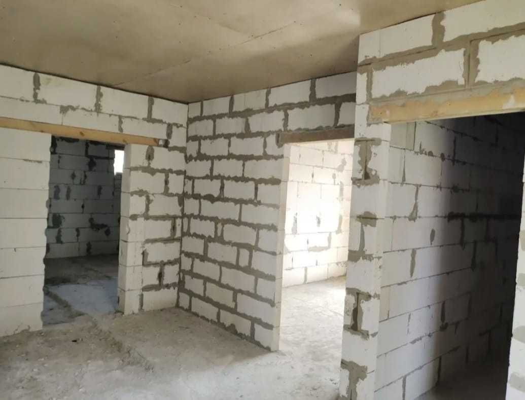 продается дом в черновой отделки район Заречный в нов мик Северный