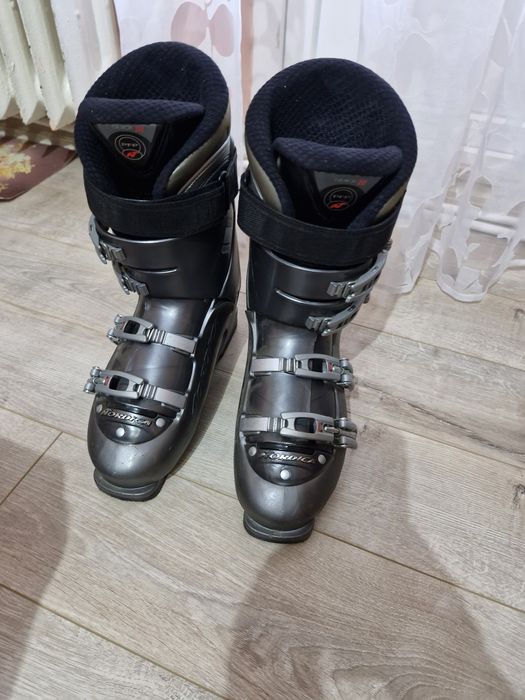 Vând Clăpari NORDICA !!! 41