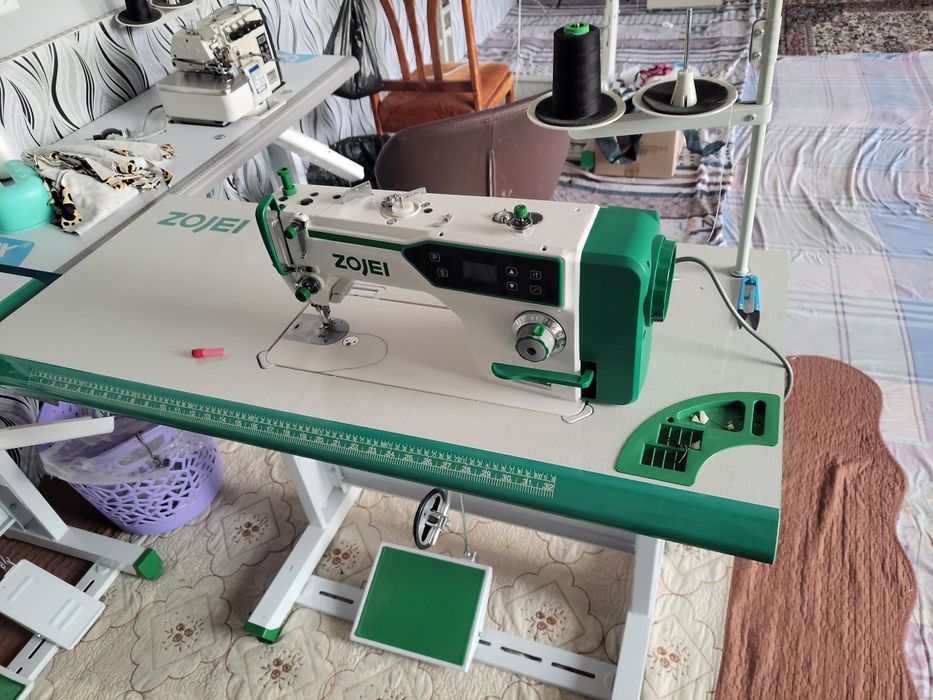 Zoje tikiv moshinasi va averlo