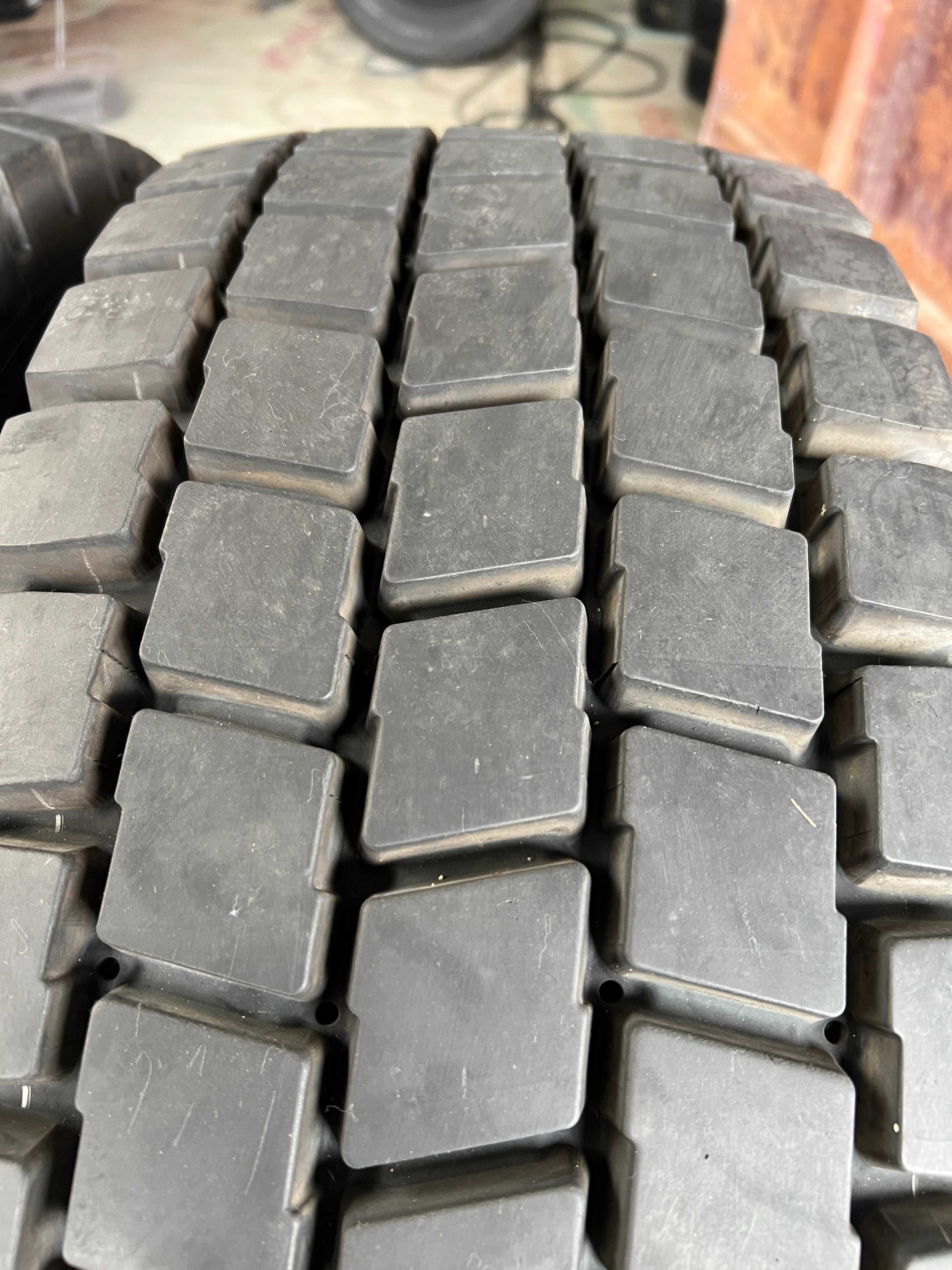 2 тежкотоварни гуми 265/70R17.5 Michelin XDE1 138/136M M+S Germany