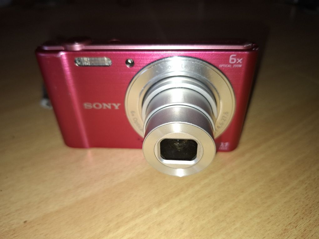 Компактен дигитален фотоапарат камера SONY Cybershot DSC-W810