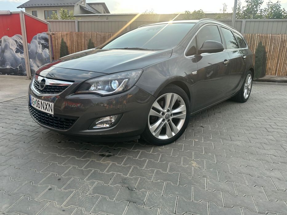 Opel Astra J 2011