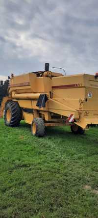 Combina agricolă new holland tf 44