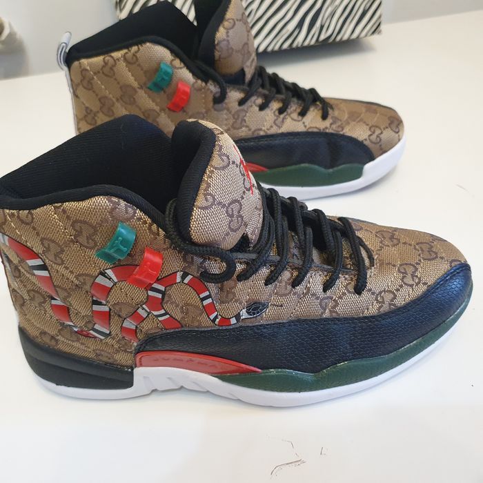 Jordan 12 Gucci masura 40