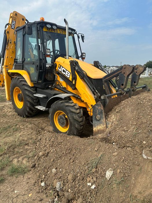 Inchiriez Buldoexcavator Miniexcavator