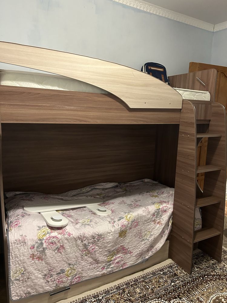 Продам 2х ярустную кровать