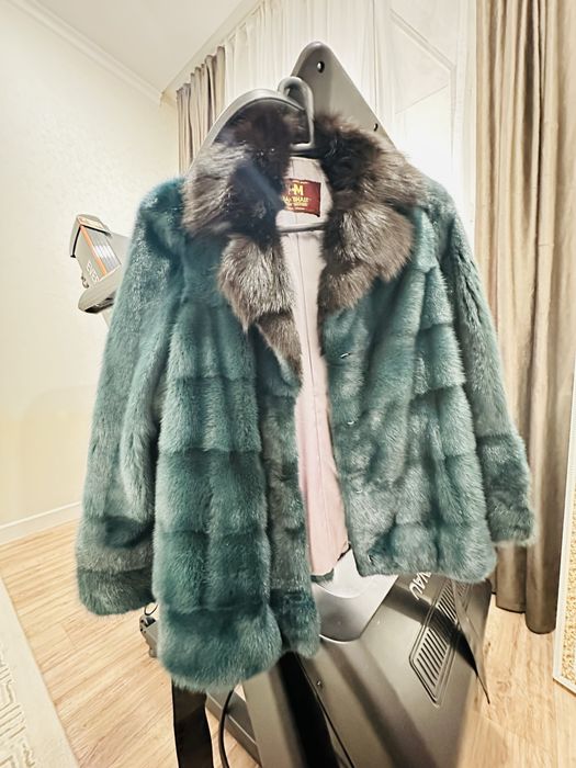 Продам норковую шубу зеленым цвете