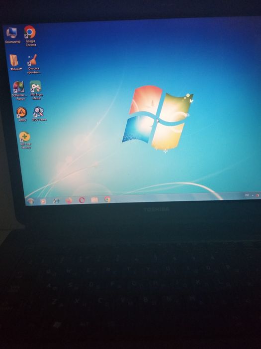 Ноутбук Ташиба, работает только от блока питания, блок питания есть