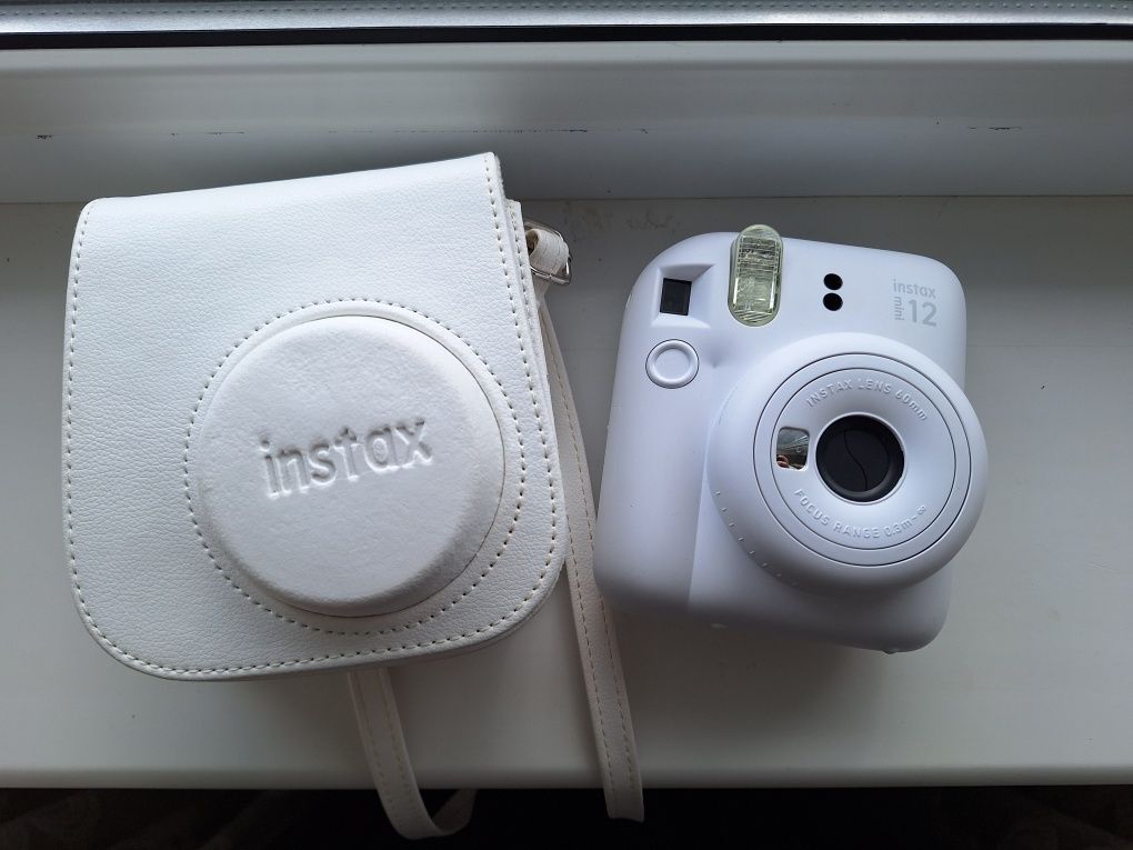 Продам instax mini 12