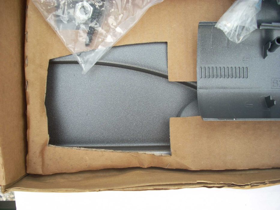 Suport de Televizor Mural Orientabil, cu minim 4 Grade de Libertate-M1