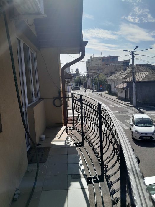 Casă ultracentrală cu spațiu comercial + studio, chiriași stabili !