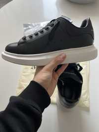 Alexander Mcqueen Black/White 43 Urgent!!!