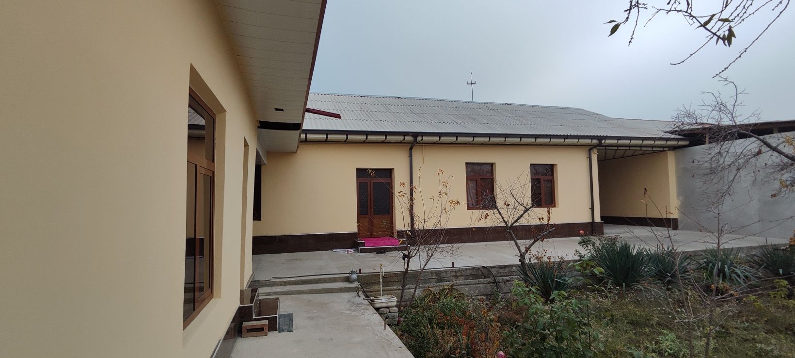 8 Sotixli hovli sotiladi Ipotekaga Xam olsa boladi .