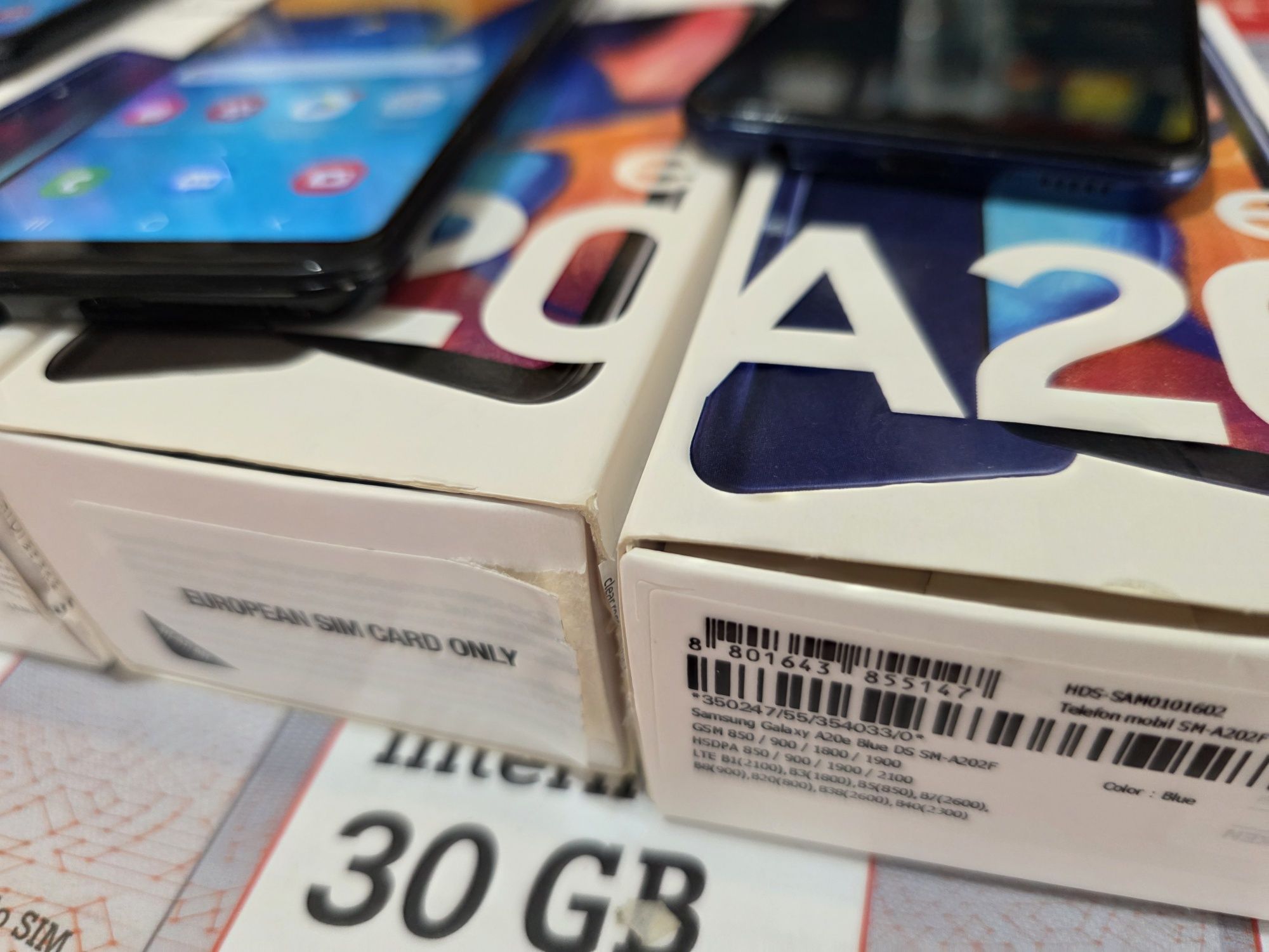 Samsung Galaxy A20e 3/32 с кутия и кабел