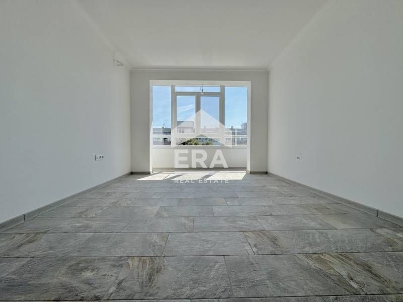 Тристаен апартамент, напълно отремонтиран и готов за нанасяне в кв. Ча