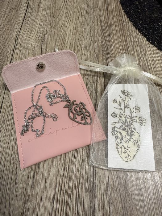 Артилуши от книжните кутии на Charli Wilde