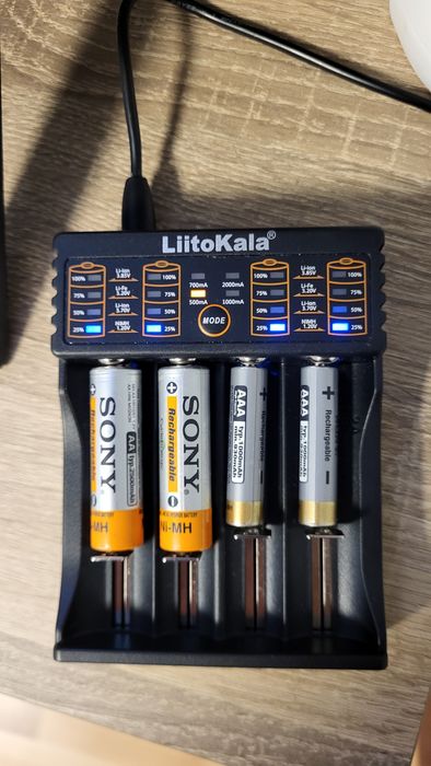 Зарядно LiitoKala Lii-402 – универсално, бързо и надеждно