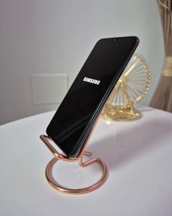 Cu husa samsung a40 Nou !