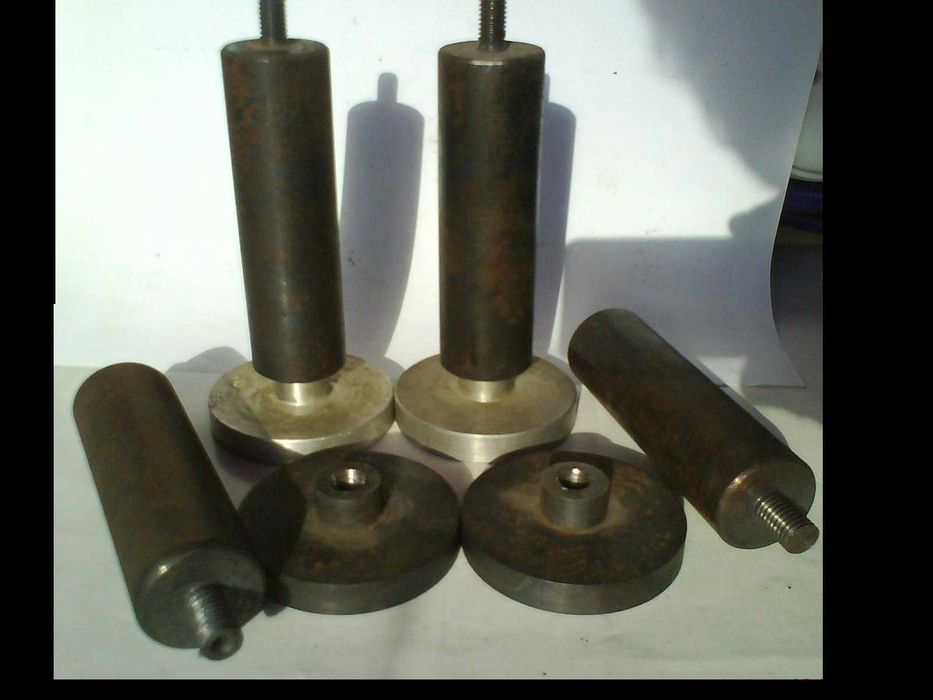 Suport înălțare electrocasnice sau mobila, reglabil.