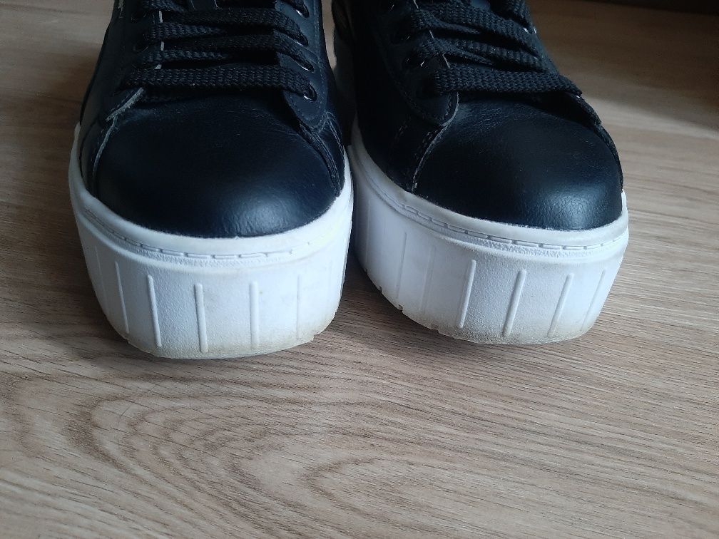 Оригинални обувки на Puma.