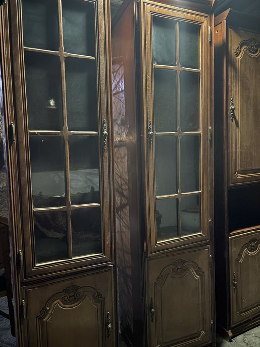 Продам  Сервант, шкаф  бу