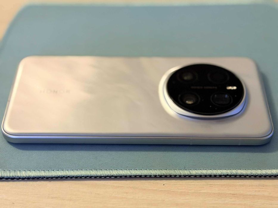 Нов Honor Magic 7 Pro с 3 г. гаранция от Yettel + 8 кейса подарък