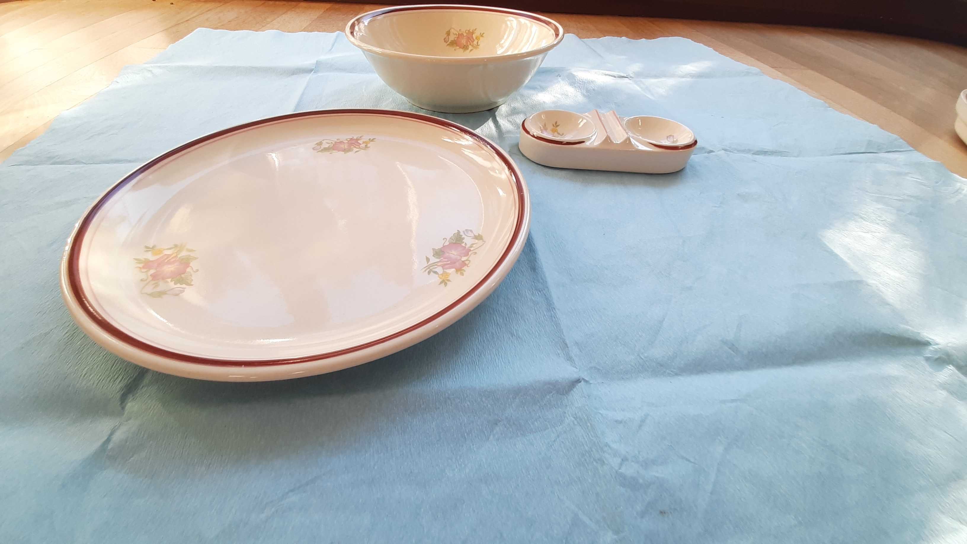 2 x Seturi vase de servit, portelan pictat manual, Romania