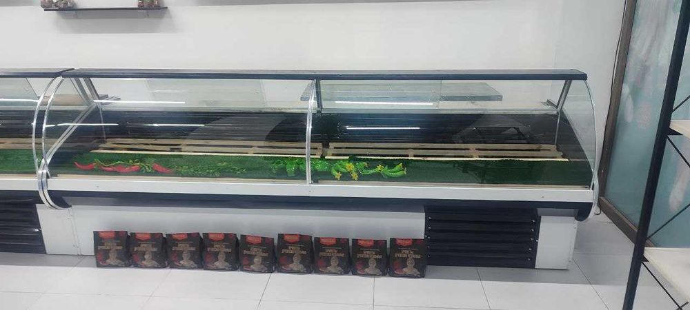 Витрина холодильник сотилади