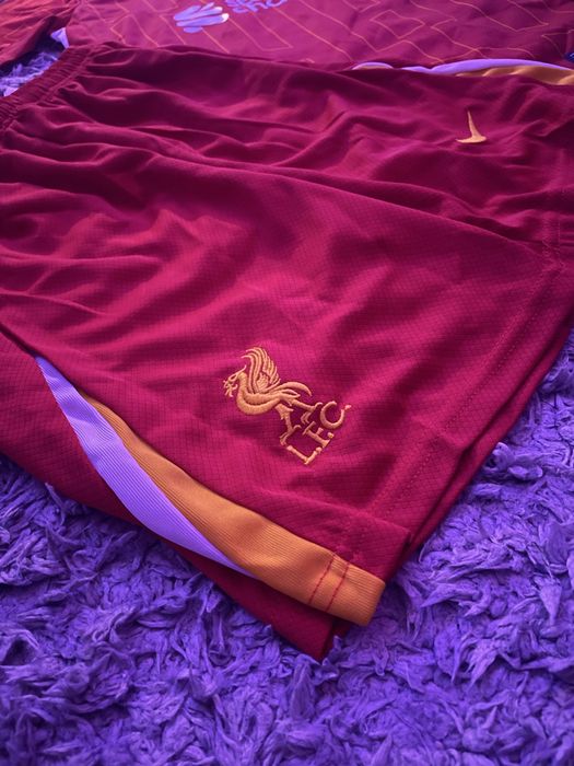 Compleu Liverpool, mărimea S, nou, cu eticheta